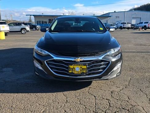 Used 2022 Chevrolet Malibu LT image 2