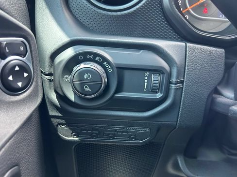 Used 2025 Jeep Gladiator Rubicon w/ Safety Group AWD/4WD image 59