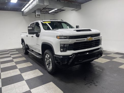 Used 2024 Chevrolet Silverado 2500 Custom w/ Custom Value Package image 6