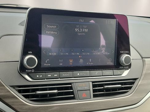 Used 2025 Nissan Altima 2.5 SV FWD image 15