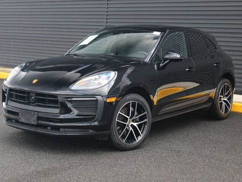 Used 2023 Porsche Macan Turbo image 1