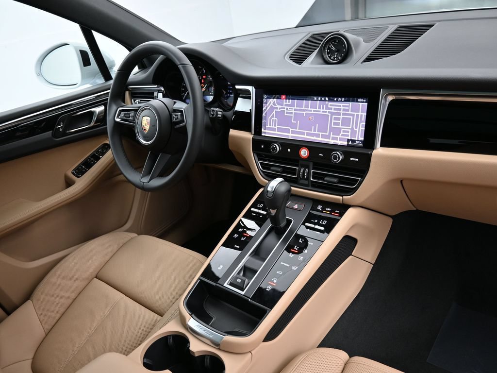Certified 2026 Porsche Macan AWD/4WD image 29