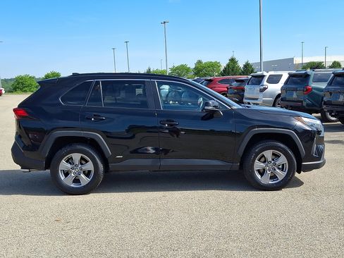 Used 2025 Toyota RAV4 XLE AWD/4WD image 7