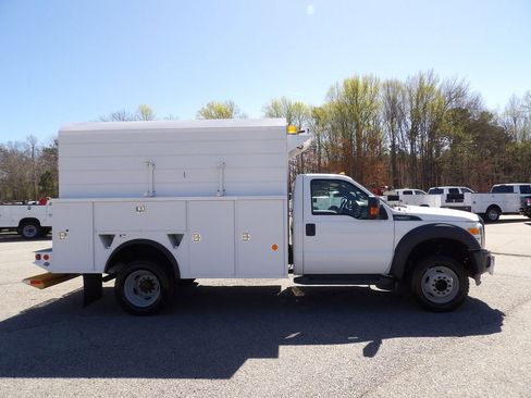 Used 2015 Ford F550 2WD Regular Cab Super Duty image 9