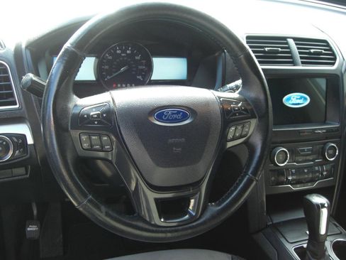 Used 2017 Ford Explorer XLT w/ Equipment Group 202A image 10