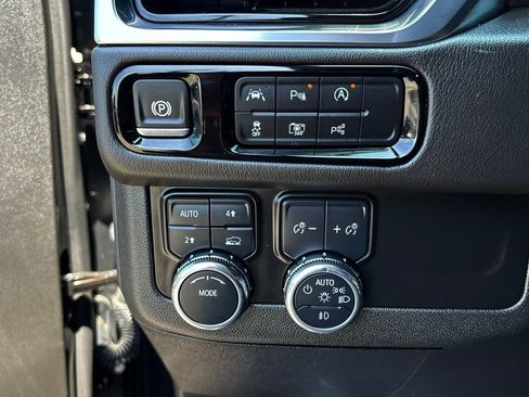Used 2025 GMC Yukon XL Elevation AWD/4WD image 19