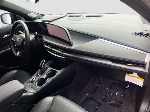 Used 2025 Cadillac XT4 Sport AWD/4WD image 30