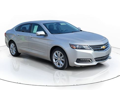 Used 2018 Chevrolet Impala LT FWD image 2
