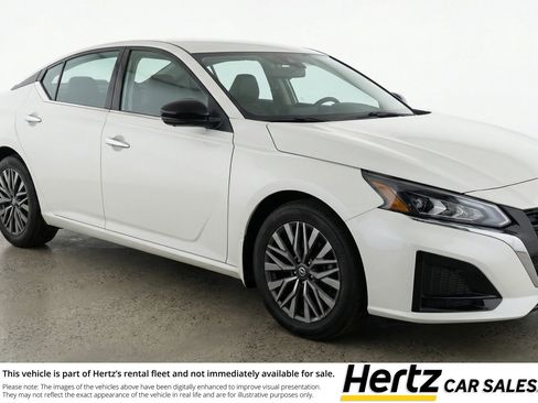 Used 2025 Nissan Altima 2.5 SV image 1