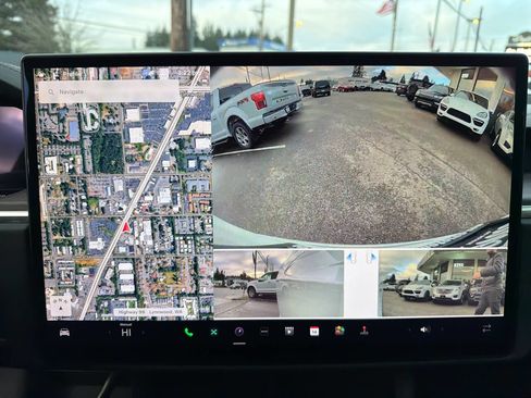 Used 2022 Tesla Model X image 28