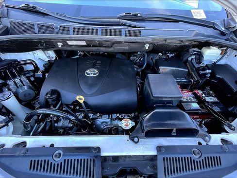 Used 2017 Toyota Sienna XLE image 31