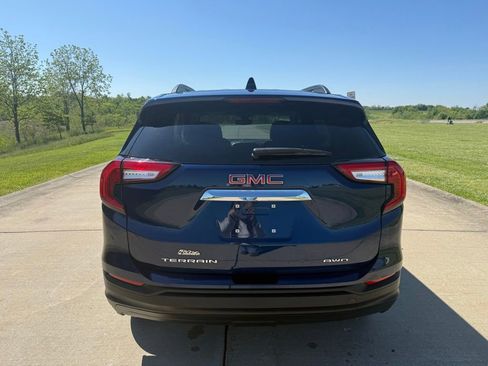 Used 2022 GMC Terrain SLE w/ Driver Convenience Package AWD/4WD image 4
