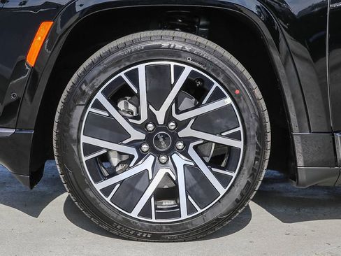 New 2025 Jeep Wagoneer S Limited image 11