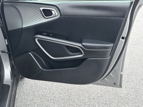 Used 2023 Kia Soul LX w/ LX Technology Package FWD image 14