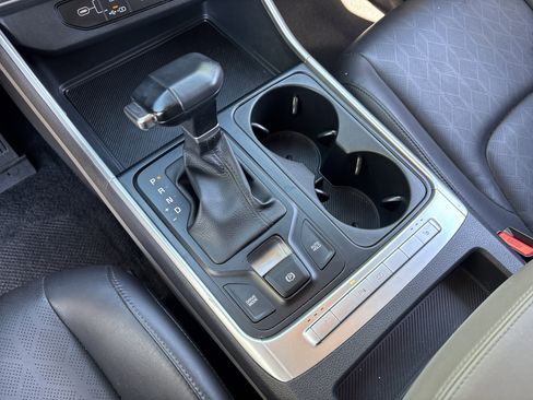 Used 2025 Kia Carnival FWD image 23