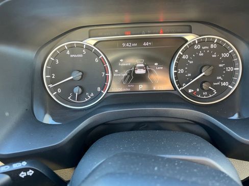 Used 2025 Nissan Rogue SV image 10