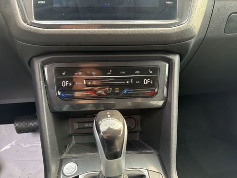 Used 2024 Volkswagen Tiguan SE FWD image 25