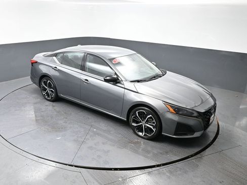 Used 2024 Nissan Altima 2.5 SR image 39