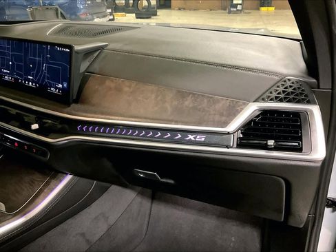 Used 2025 BMW X5 xDrive40i w/ M Sport Package image 18