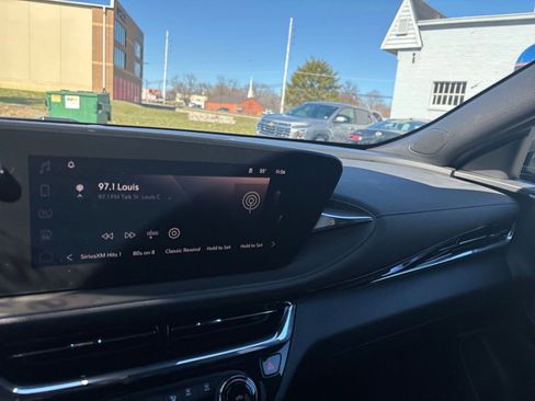 Used 2025 Buick Envista Sport Touring image 34