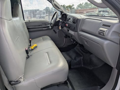 Used 2005 Ford F350 XL image 12
