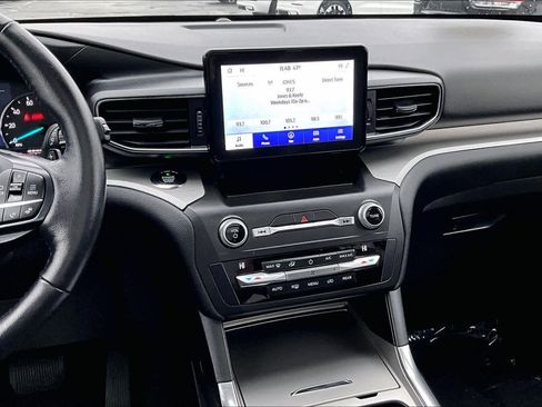 Used 2020 Ford Explorer XLT w/ Equipment Group 202A image 7