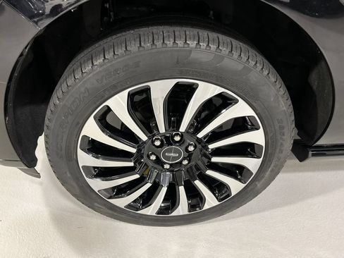 Used 2022 Lincoln Navigator L Black Label AWD/4WD image 8