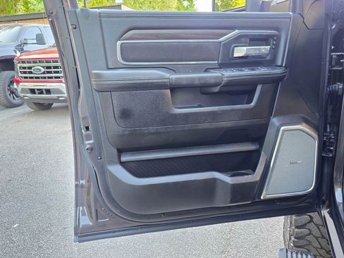 Used 2025 RAM 3500 Laramie AWD/4WD image 25