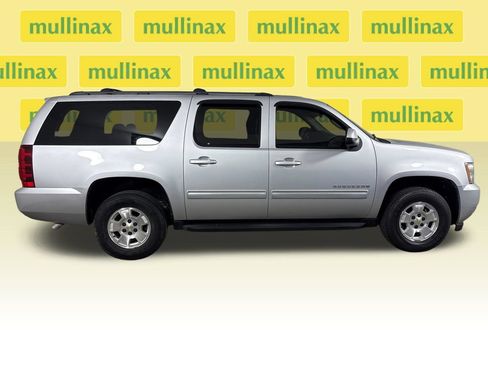 Used 2014 Chevrolet Suburban LS RWD image 2