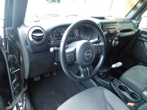 Used 2017 Jeep Wrangler Sport AWD/4WD image 12
