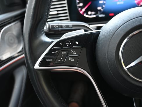 Used 2024 Mercedes-Benz GLE 350 4MATIC w/ AMG Line Exterior image 18