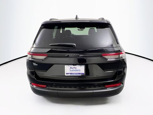 Used 2023 Jeep Grand Cherokee Altitude image 6