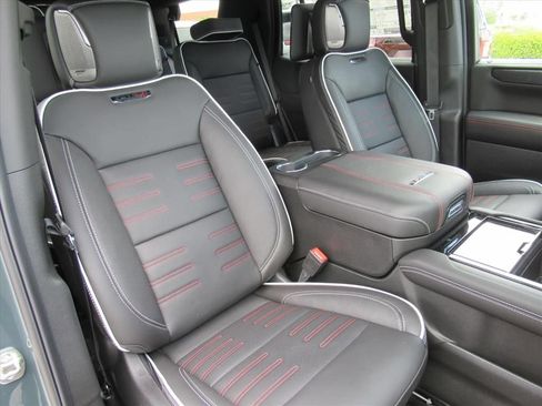 New 2026 GMC Yukon AT4 Ultimate AWD/4WD image 9
