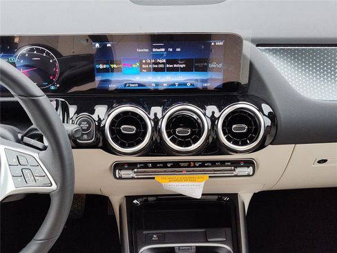 New 2026 Mercedes-Benz GLA 250 image 8