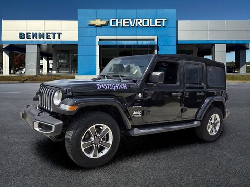 Used 2018 Jeep Wrangler Unlimited Sahara AWD/4WD image 3