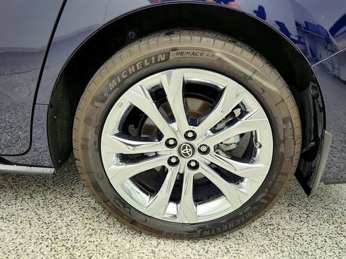 Used 2023 Toyota Sienna Platinum image 9