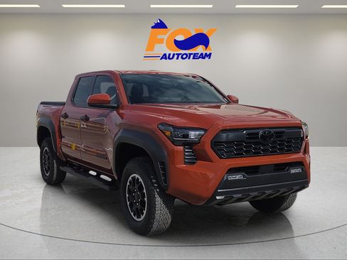 Certified 2025 Toyota Tacoma TRD Off-Road AWD/4WD image 6