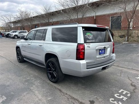 Used 2019 Chevrolet Suburban LT image 5