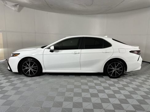 Used 2024 Toyota Camry SE w/ Convenience Package FWD image 5