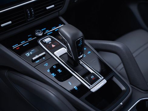 Certified 2020 Porsche Cayenne AWD/4WD image 21