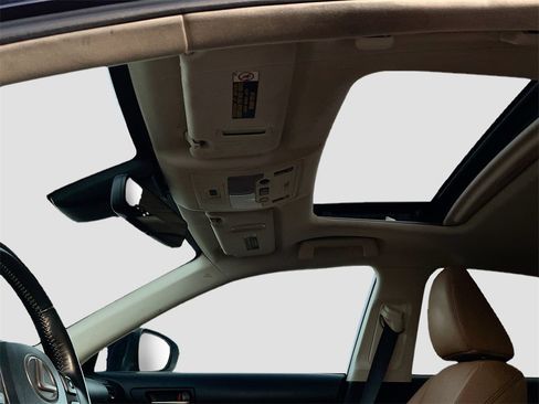 Used 2018 Lexus IS 300 300 w/ Comfort Package image 21