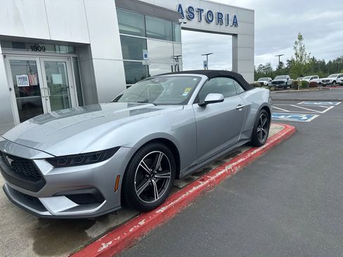 Used 2025 Ford Mustang Premium RWD image 8