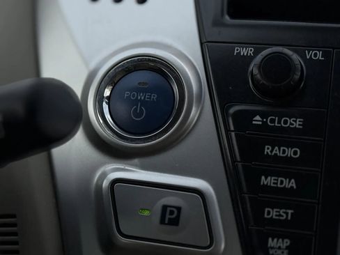 Used 2014 Toyota Prius V Five image 25