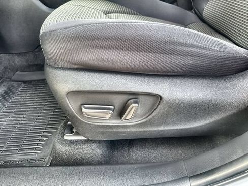 Used 2023 Toyota Highlander LE FWD image 12