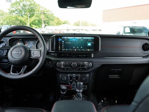 Used 2024 Jeep Wrangler Unlimited Rubicon w/ Technology Group AWD/4WD image 9