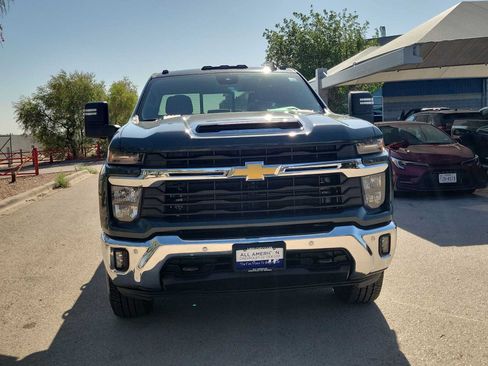 Used 2025 Chevrolet Silverado 2500 LT w/ Texas Edition AWD/4WD image 3