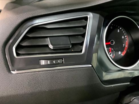 Used 2019 Volkswagen Tiguan SE w/ Panoramic Sunroof Package image 31