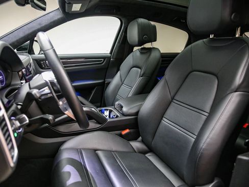 Certified 2023 Porsche Cayenne GTS AWD/4WD image 4