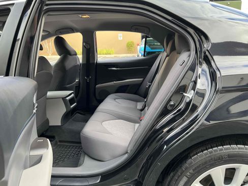 Used 2021 Toyota Camry LE image 5