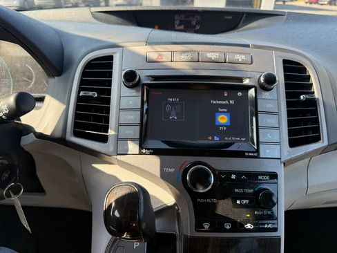 Used 2015 Toyota Venza LE image 12